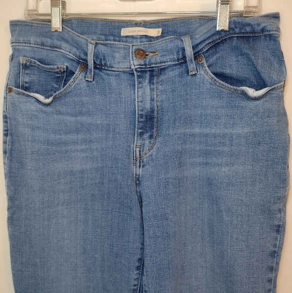 Levi's women's boot cut stretchy denim size (12) M. - W 31. L32 - Picture 3 of 16